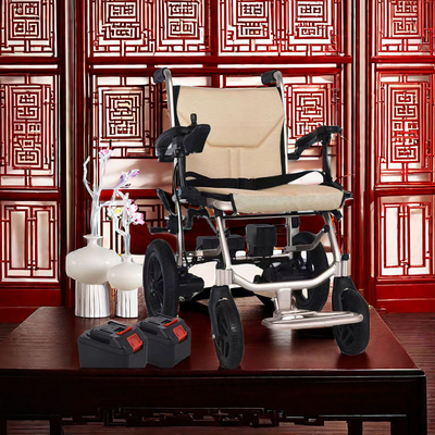 Brake eletromagnético inteligente Cadeira de rodas compacta e leve para uso médico 14 kg