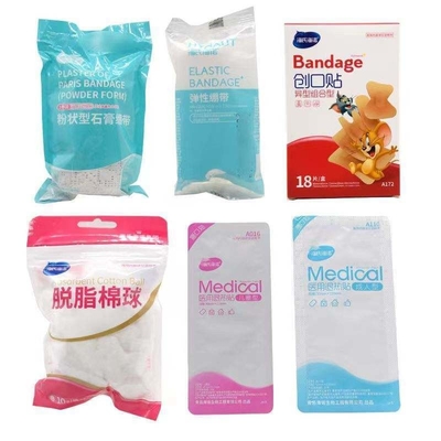Kit de primeiros socorros de plástico branco para emergências ao ar livre com suprimentos e equipamentos essenciais